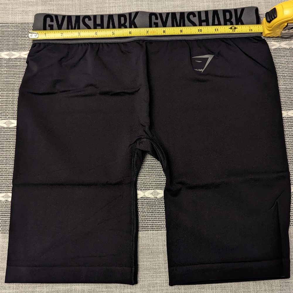 Gym shark shorts NWT (M)